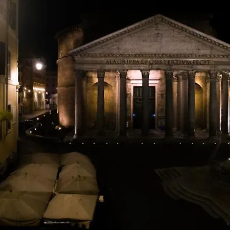 Pantheon Balcony Morgana * Řím